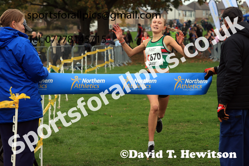 Girls Under-15s relay, 2025 Northern Cross Country Relays, Graves Park, Sheffield. Photo: David T. Hewitson/Sports for All Pics
